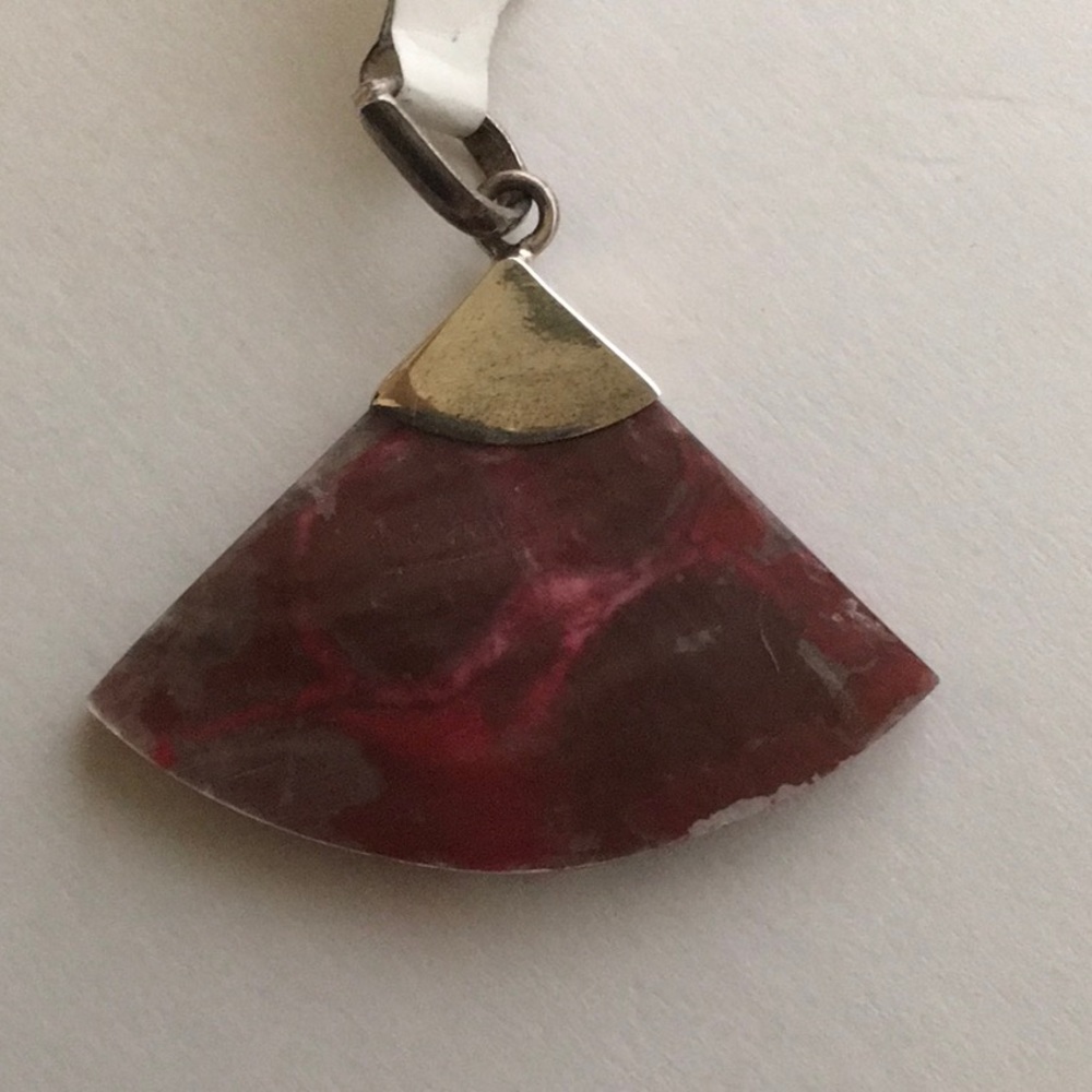 Beautiful Shell Pendant - Picture 2 of 2